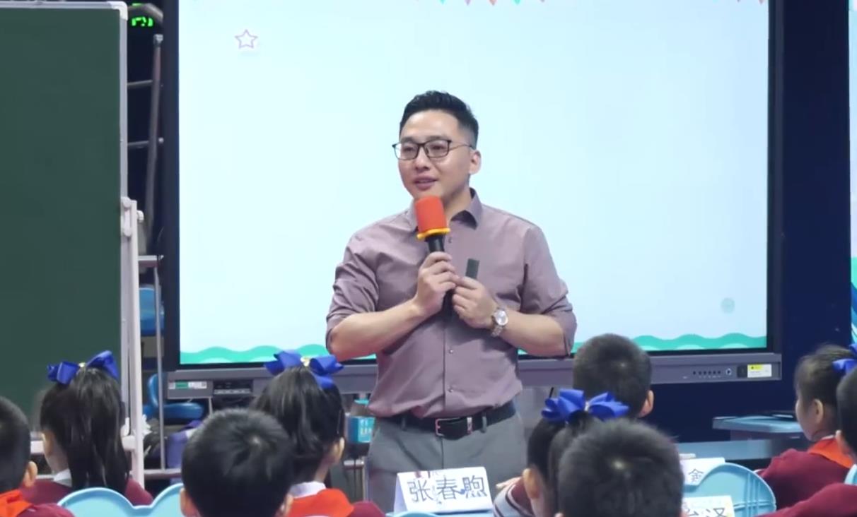 丁衛(wèi)，《胡蘿卜先生的長胡子》，三年級上冊，第四單元
