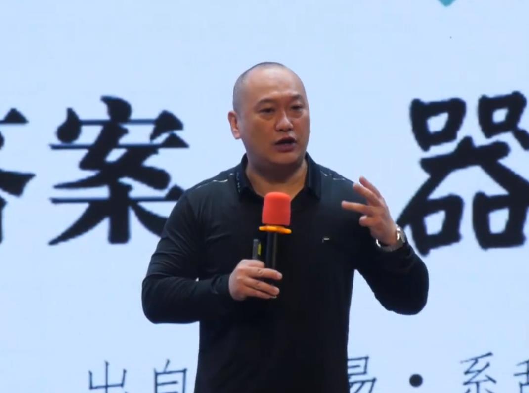 何捷，講座《革命文化題材課文學(xué)習(xí)評價的設(shè)計》