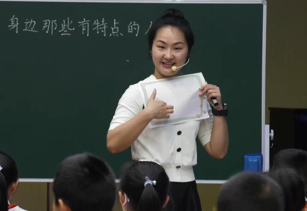 冉穎華，《身邊那些有特點(diǎn)的人》，三年級(jí)下冊(cè)習(xí)作，第六單位