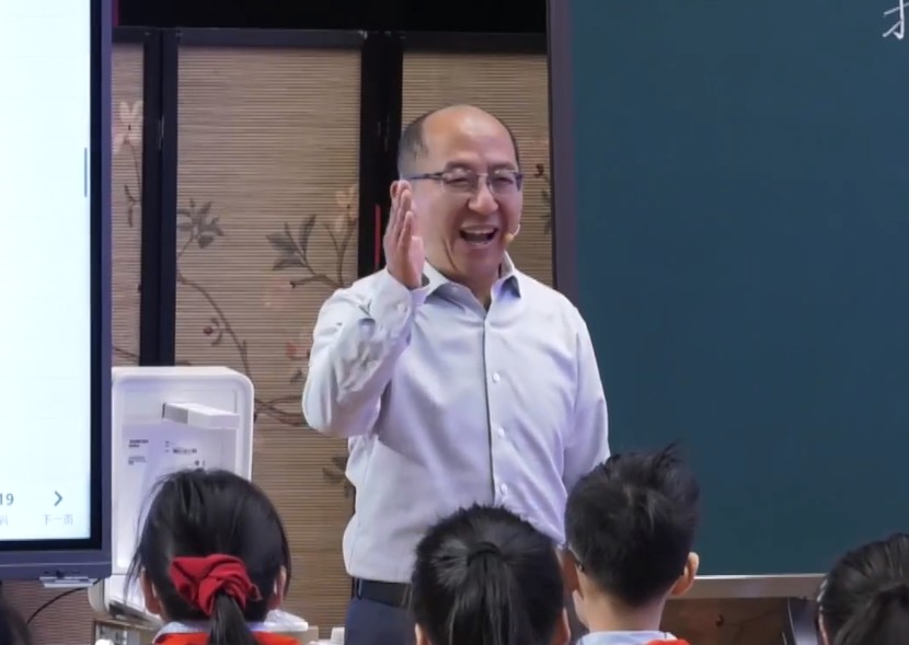 吳軼，《習(xí)作：我的“自畫像”》，四年級(jí)下冊(cè)，第七單元