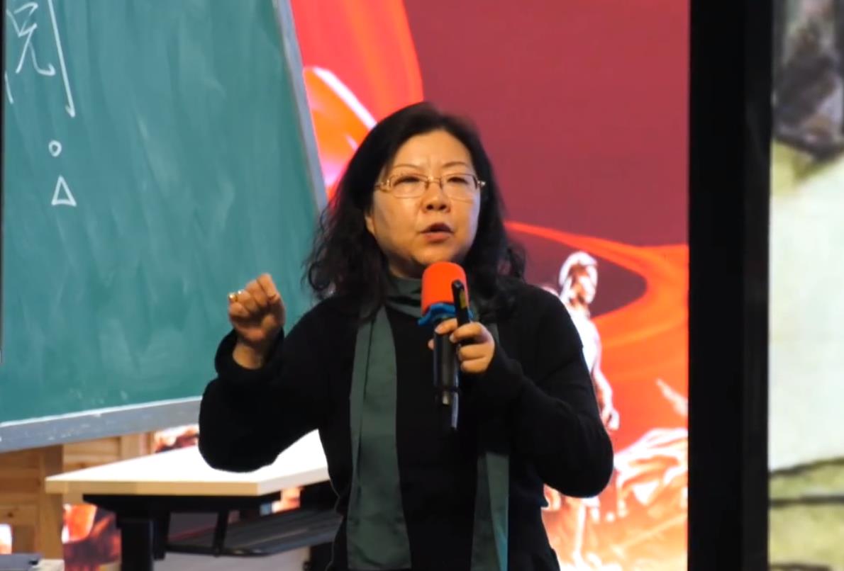 張詠梅，講座：《革命文化題材課文學(xué)習(xí)目標(biāo)的設(shè)計》