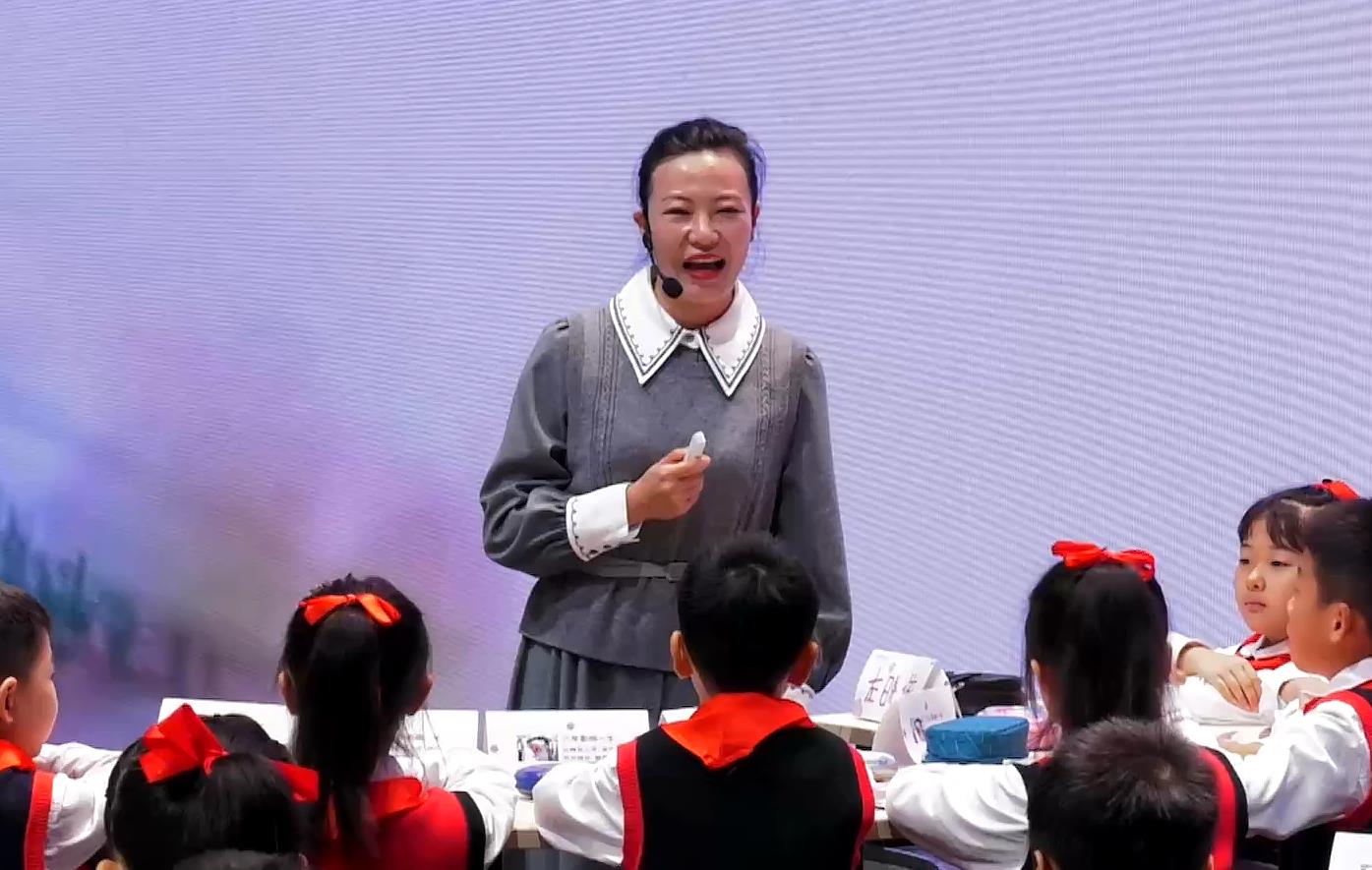 梁靜，《閱讀策略：總也倒不了的老屋》，三年級上冊，第四單元