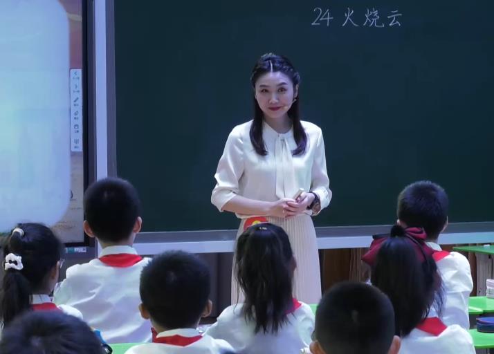 鄒靜，《火燒云》，三年級(jí)下冊(cè)，第七單位