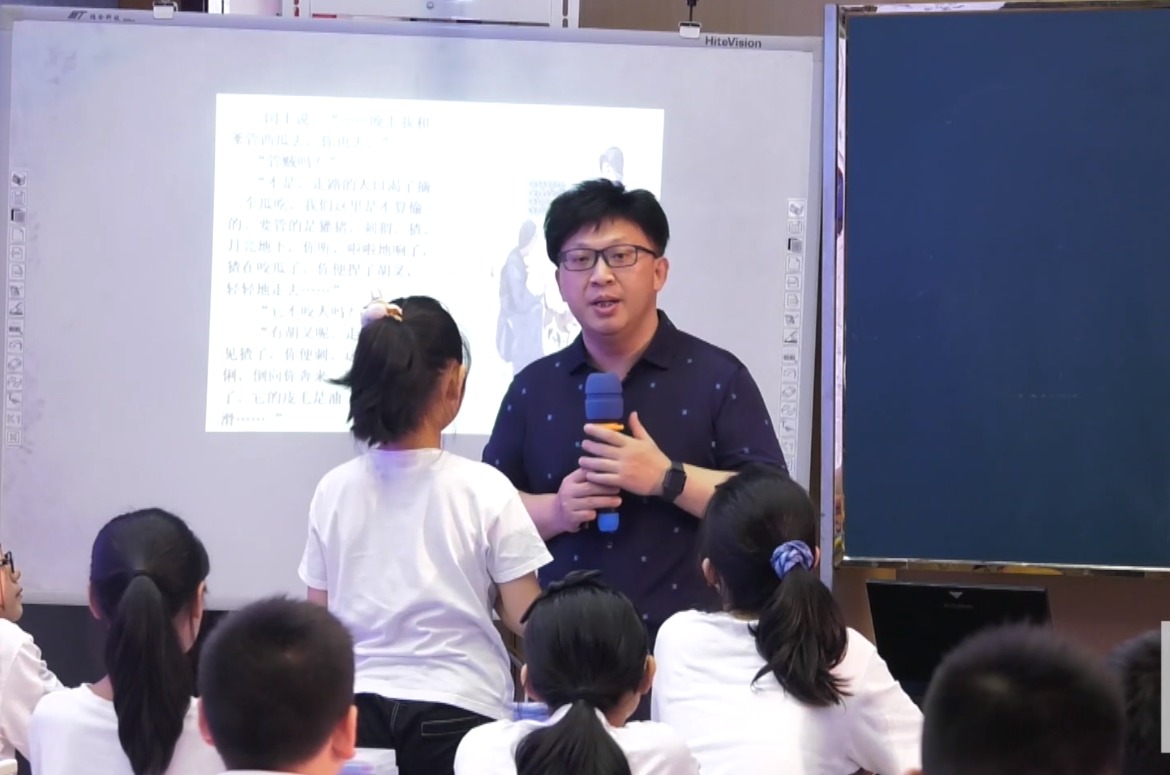 張學(xué)偉《少年閏土》+微講座，六年級(jí)上冊(cè)八單元