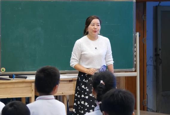 熊超，《打秋千》，三年級(jí)下冊(cè)，湘藝版
